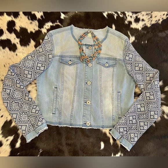 Denim jacket with aztec sleeves - Picture 2 of 3